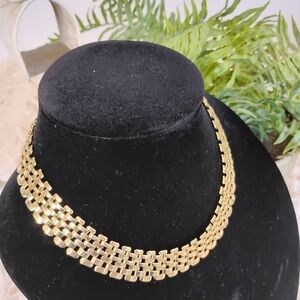 Elegant Gold Necklace